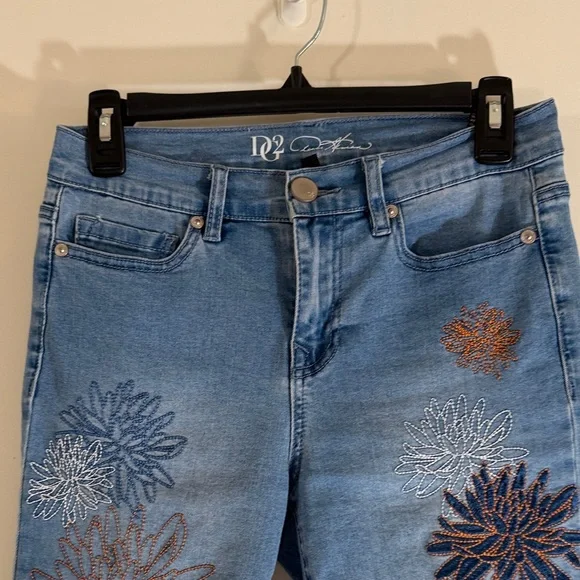 DG2 Diane Gilman Light Blue Denim Bermuda Shorts with Floral Embroidery - Picture 3 of 10